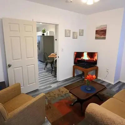 Hidden Gem-1Bedroom with Plenty Free Street Parking