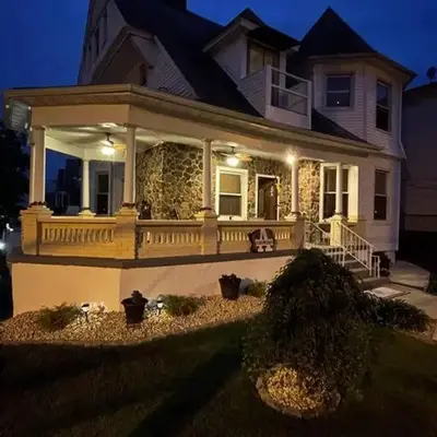 Lovely Victorian Home with Bed and Breakfast Energy