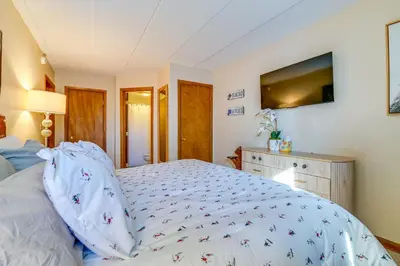a bedroom with a bed and a tv on the wall at Bearfoot Apres Mtn-View Condo Less Than 1 Mi to Mt Snow! in Podunk