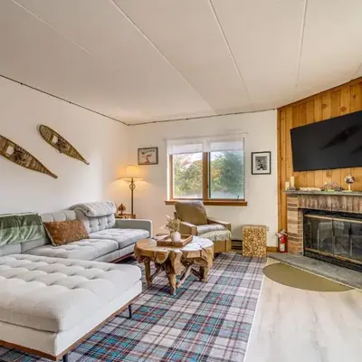 Bearfoot Apres Mtn-View Condo Less Than 1 Mi to Mt Snow!