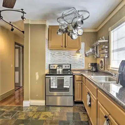 New Quaint & Convenient Hideaway Great Location