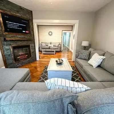 The Allen House - 3 Bedroom - 2 Full Bath - Private Gorgeous Apartment - Sleeps 8
