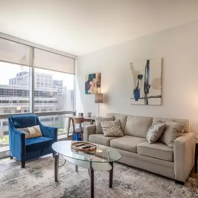Modern Apt Close to Downtown