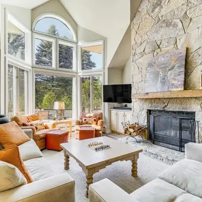 Walk to Ski Lift Spacious Condo in West Dover!