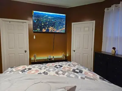 a bedroom with a bed and a painting on the wall at Large 3 BRM 2 Bath Near EWR NYC in Newark