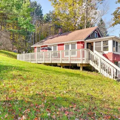 Pet-Friendly Catskills Retreat Fire Pit and Deck!