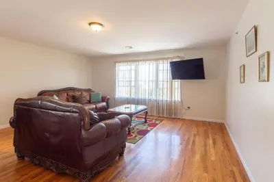 Gallery image of 4 Bedroom-Airport Convient in University of Medicine and Dentistry Rooftop Heliport