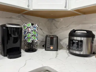 a kitchen counter with a coffee maker and a toaster at Cabin near kalahari,camelback Ski in Long Pond