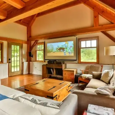 Private Woodland Retreat with Cedar Hot Tub & Mt View