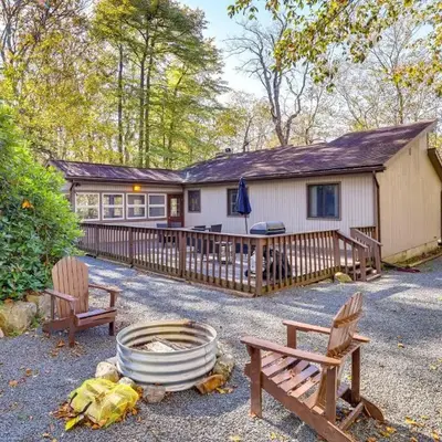Near Water Parks Pet-Friendly Tobyhanna Getaway!