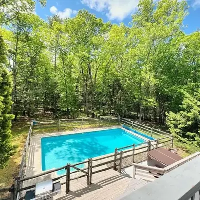 Luxury Woodstock Retreat Hot tub and heated pool