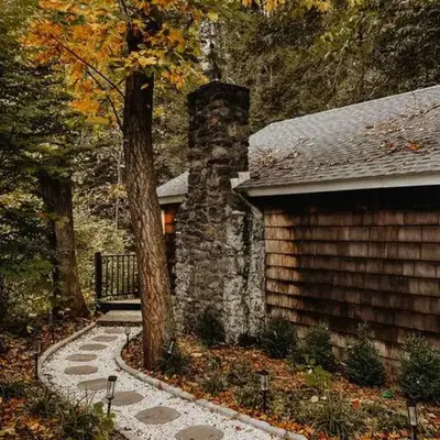 Creek Side Cabin with Wood Fired Hot Tub and Fire Pit