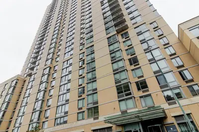 a tall building with windows on the side of it at Blueground Long Island City 1bd apartment NYC-1612 in New York