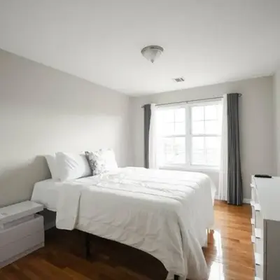 Newark Liberty Brick House - Private Bedroom 3