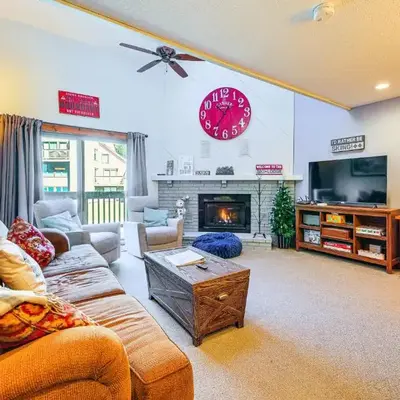 Walk to Mt Snow Cozy West Dover Condo