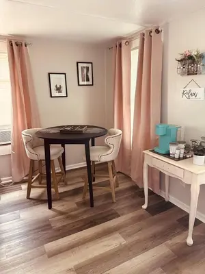 a dining room with a table and chairs at Saratoga Cabins in Malta