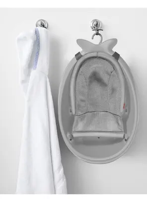 a towel and a backpack hanging on a wall at 3 bdrm stay! Trippy King Suite by Dwtwn Nwk in Newark