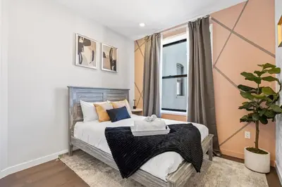 a bedroom with a bed and a window at SWJ 4 - 25 Min to Times Sq Save on 2Day Stays in New York