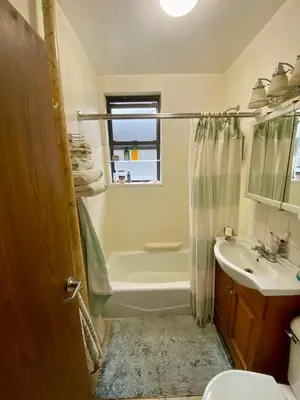 a bathroom with a tub and a toilet and a sink at Woodside room in Sunnyside