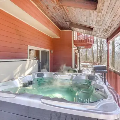 Less Than 1 Mi to Hunter Mtn Spacious Home with Hot Tub!