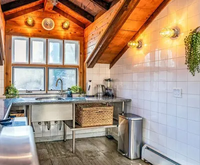 Gallery image of Couple's Retreat Lodge with Hot Tub and River Views in Milford