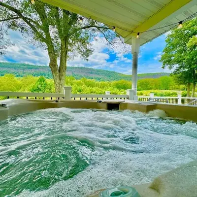 The Yuzu stunning mountain retreat with hot tub