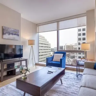 Modern Apt Downtown