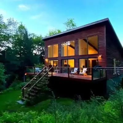 Unique and Private 25ft Waterfall House in Hunter