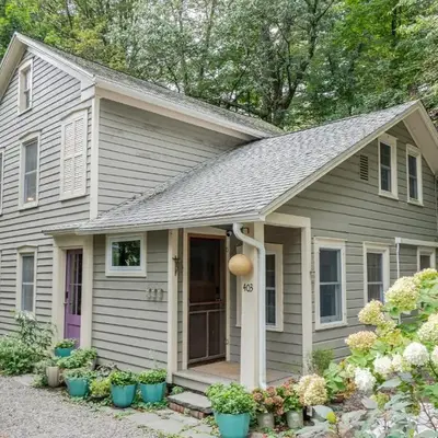 Chic Farmhouse Woodstock Saugerties Skiing HITS