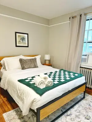 a bed with towels on it in a bedroom at Yale Casa Verde Studio in New Haven