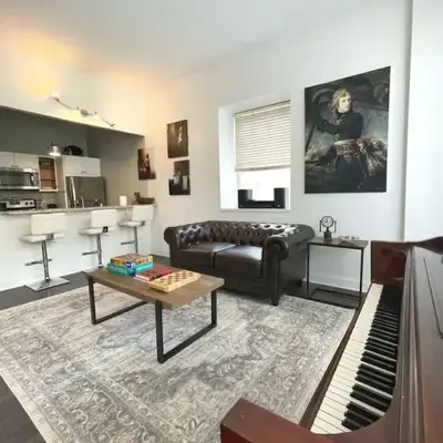Yale Modern Downtown Chateau