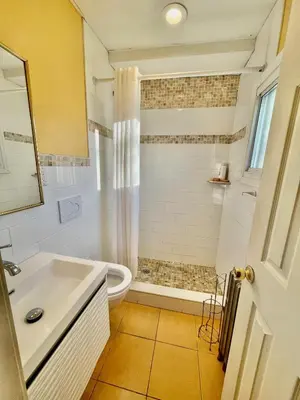 a bathroom with a shower and a sink and a toilet at MOTEL House in Newark