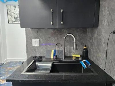 a kitchen with a sink and a black counter top at The Georges Hidden Gem in Mount Vernon