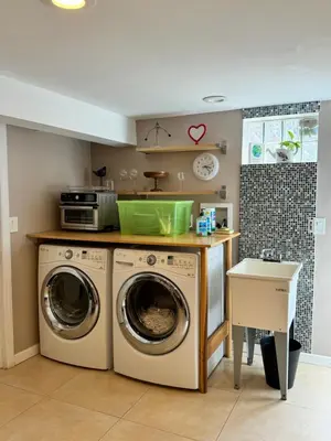a laundry room with a washer and dryer at Fresh Meadow Studio in Utopia