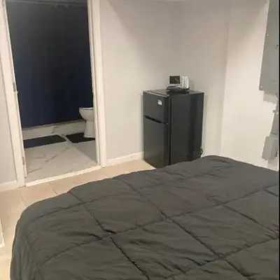 Cozy bedroom with en-suite bathroom