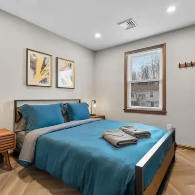 29 - Modern 5 Bedroom 2 Bath
