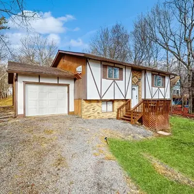 Pool Access! All-Season Family Home in Poconos