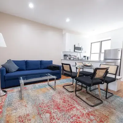 3BR apt two blocks to Central Park elevator