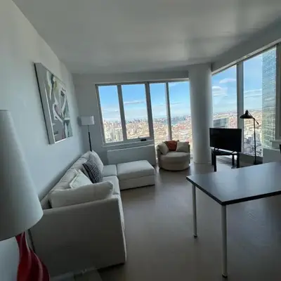 Luxury 2 bedrooms 2 bathrooms Corner Apartment Breathtaking City Views Modern Retreat