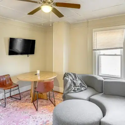 Walk to Dtwn Hudson Cozy Upstate Apartment