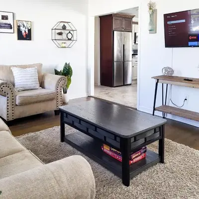 Spacious 2-BR 1-Bath King suite!