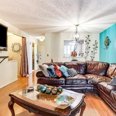 3 Mi to Dtwn New Haven Colorful Condo with Yard!