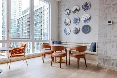 a dining room with blue and white plates on the wall at Blueground LIC gym wd nr MoMA PS1 NYC-1796 in New York