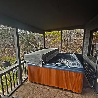 Private Hot tub new 2 Bedroom Home in Catskills