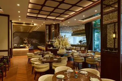 a restaurant with tables and chairs in a room at The Westin Flushing LaGuardia Airport in Flushing