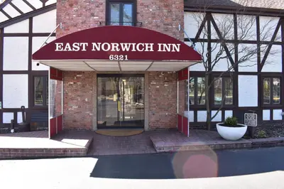 a building with a sign that reads best norfolk inn at East Norwich Inn in East Norwich