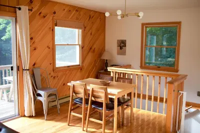 a dining room with a table and chairs at Bellwood Cottage 8-14min to all Roxbury Wed Venues in Roxbury