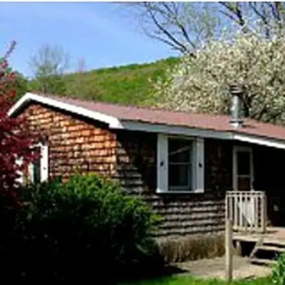 Family-Friendly Cabin Accommodation with Large Yard near Woodstock