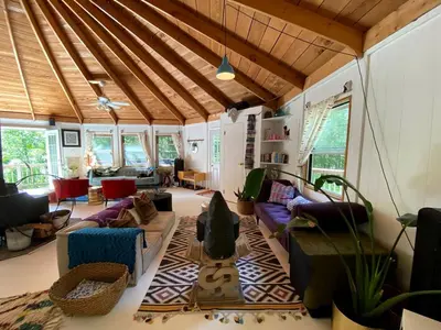 Gallery image of Enchanting Yurt Rental with a Cozy Fireplace for a Catskills Weekend Getaway in Roxbury