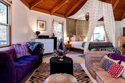 Gallery image of Enchanting Yurt Rental with a Cozy Fireplace for a Catskills Weekend Getaway in Roxbury